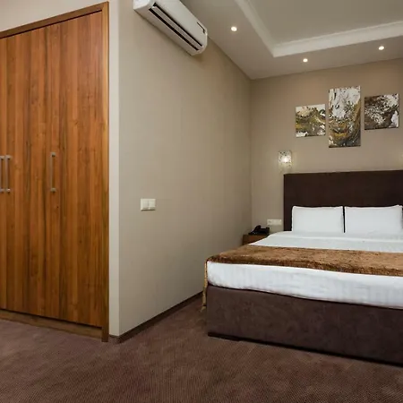 Hotel Crystal